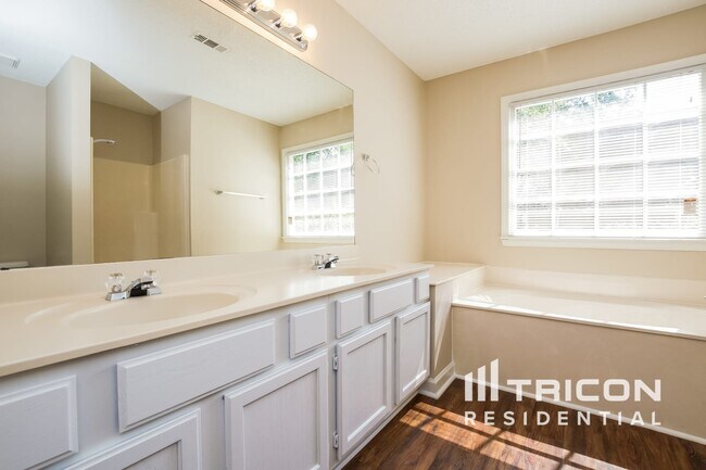 Building Photo - 1358 Chatley Way