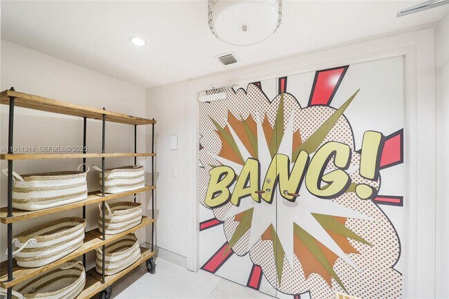 Building Photo - 2627 S Bayshore Dr