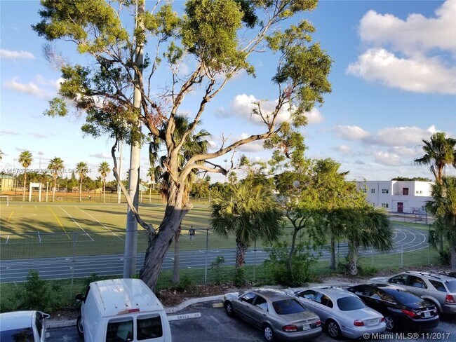 Building Photo - 560 SE 2nd Ave