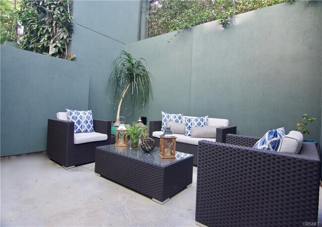 Private Patio - 849 S Broadway