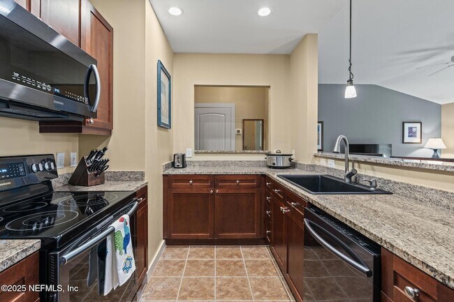 Building Photo - 945 Registry Blvd