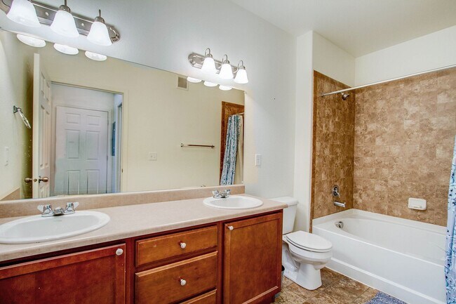 Building Photo - Stylish & Convenient Furnished Condo for Rent