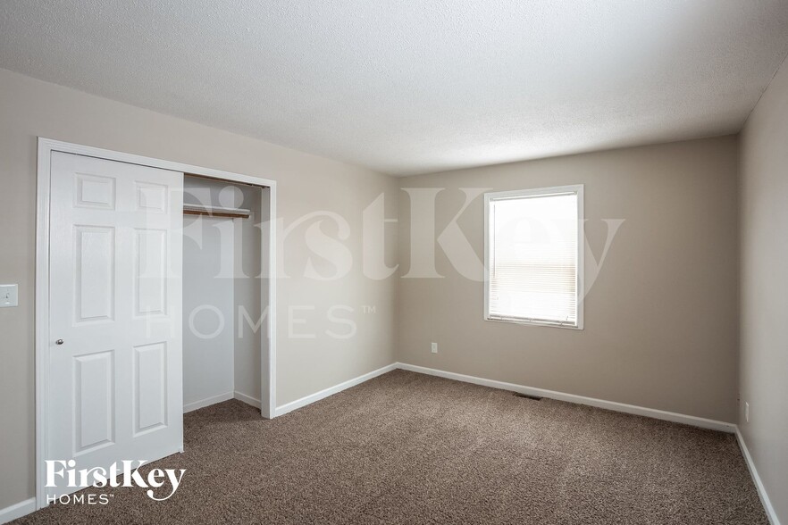 Building Photo - 439 Fox Cir