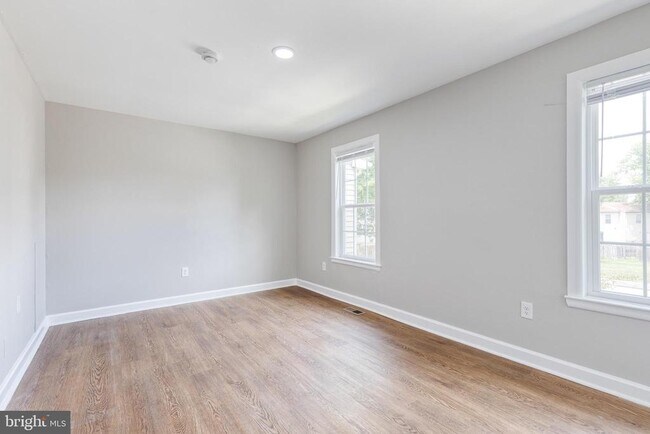 Building Photo - 1869 Robin Ct