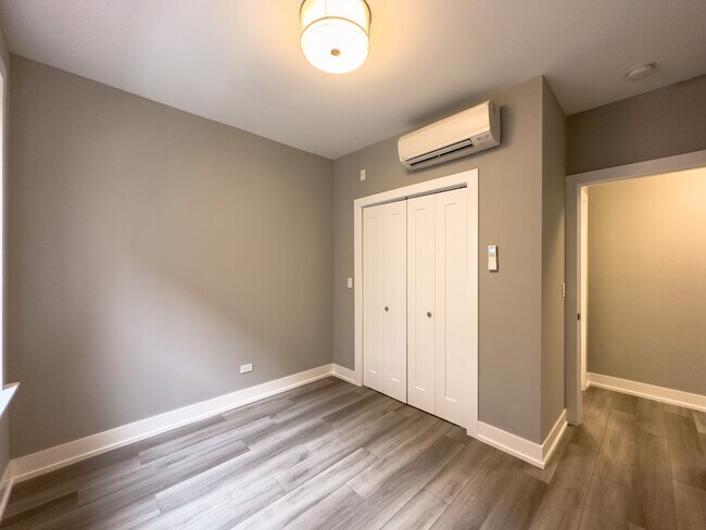 Building Photo - 3946 N Janssen Ave