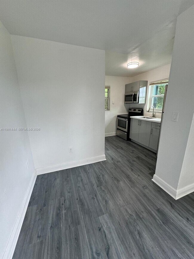 Building Photo - 866 NW 70th St