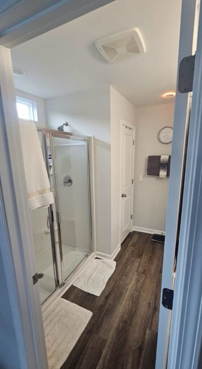Building Photo - 9 Whispering Oaks Cir
