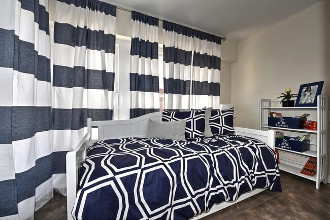 Building Photo - 418 E Myrtle St