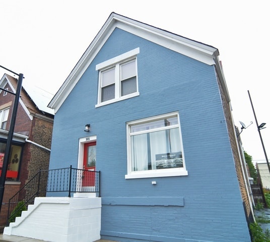 Building Photo - 3835 N Western Ave