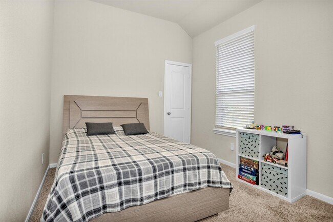 Building Photo - 28100 Rocky Heights Dr