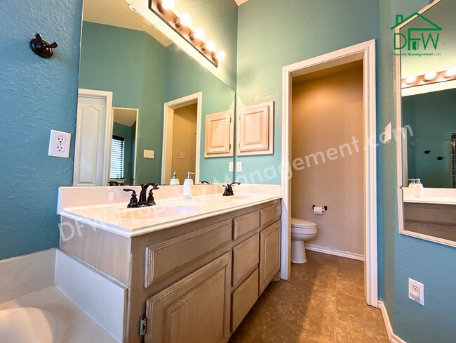 Building Photo - Inviting 3BR/2BA Home with Spacious Backyard for Lease in Fort Worth