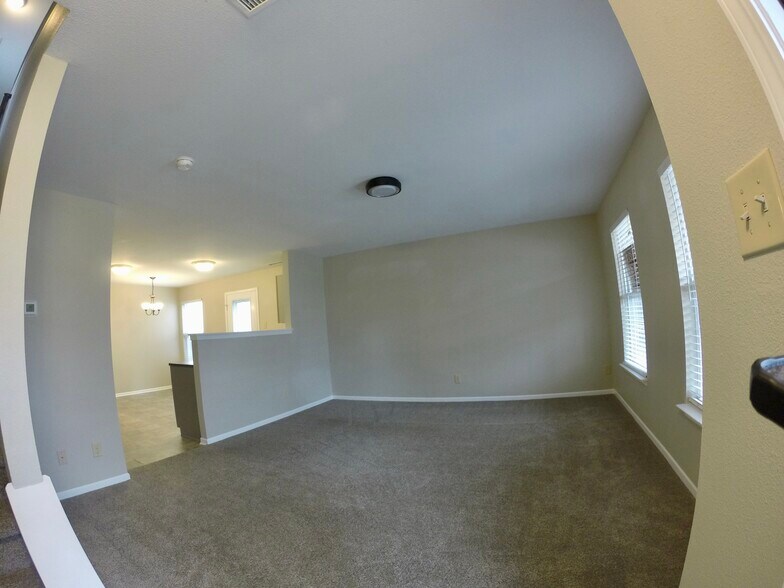 Family Room - 10223 Cumberland Pointe blvd