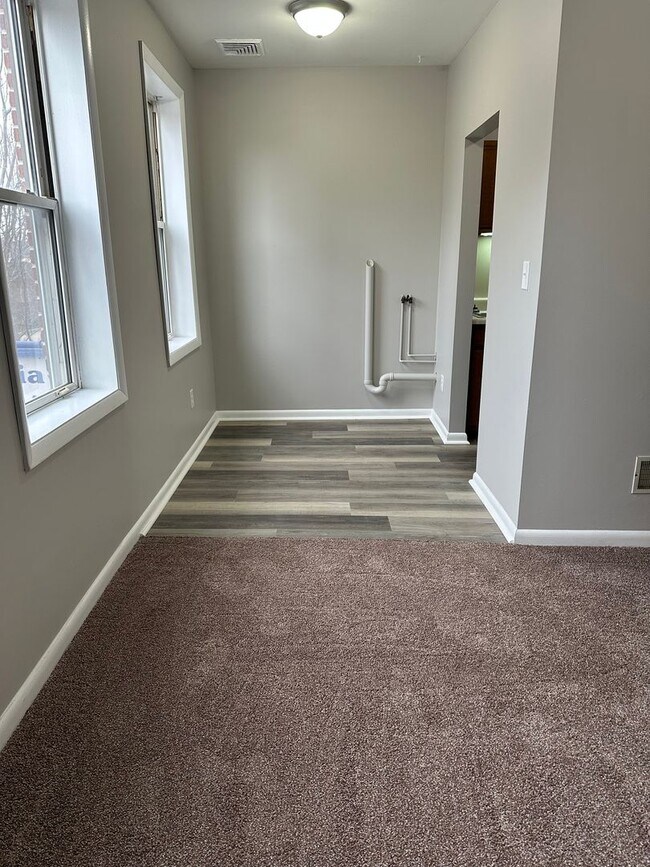 Building Photo - 363 Locust St