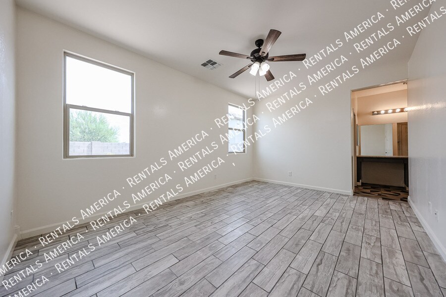 Building Photo - 9820 W Sanna St