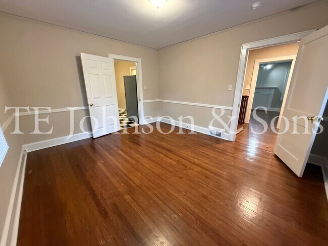 Building Photo - Charming Home with Character and Modern Co...