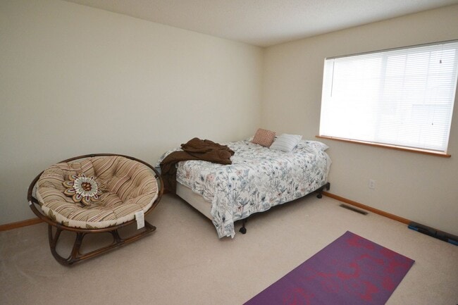 Building Photo - One level living in this end unit townhome!