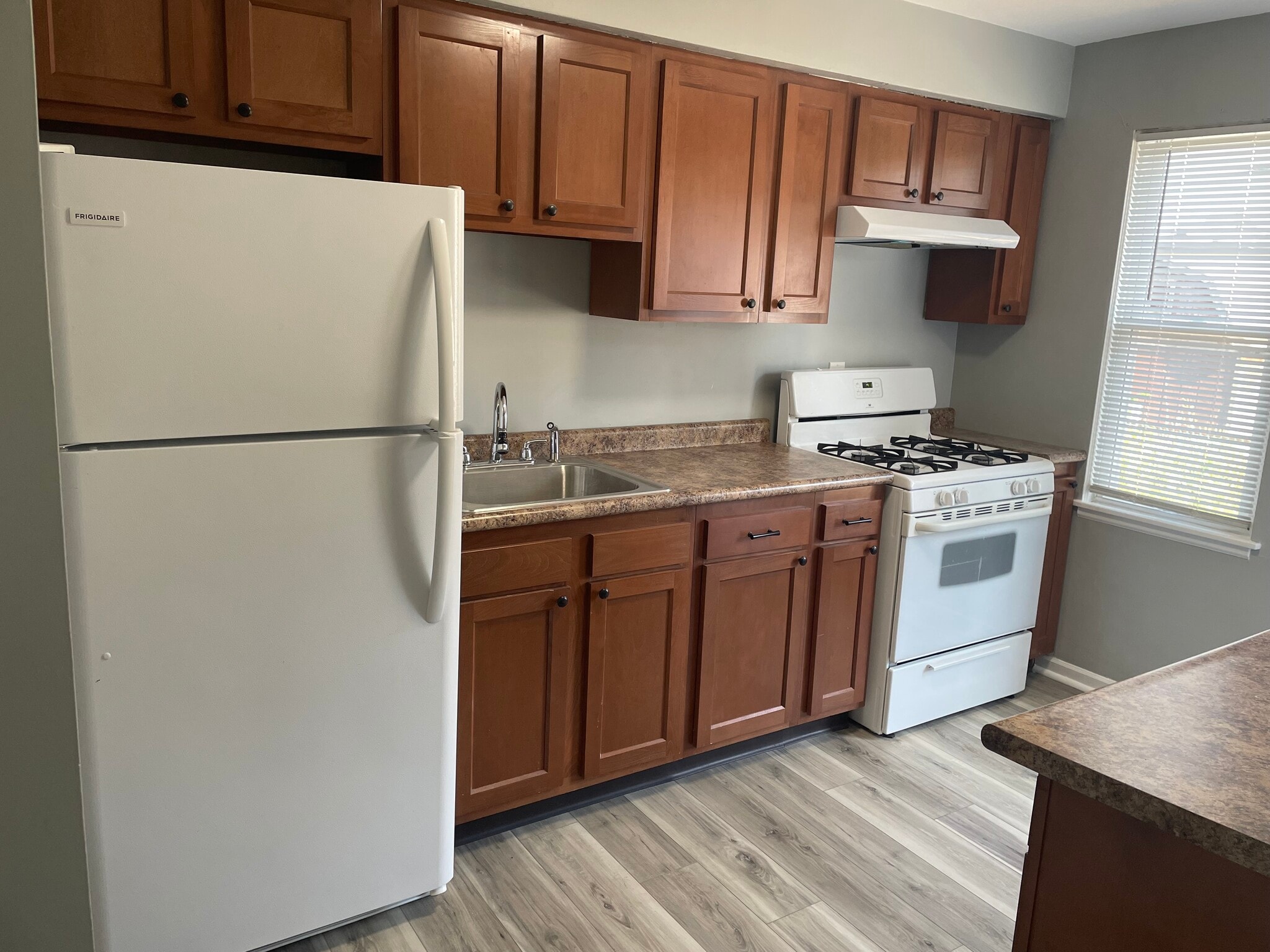 Kitchen - 1801 Lake Ave
