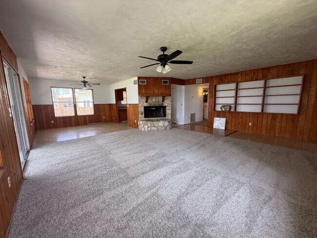 Building Photo - 2920 Sunset Dr