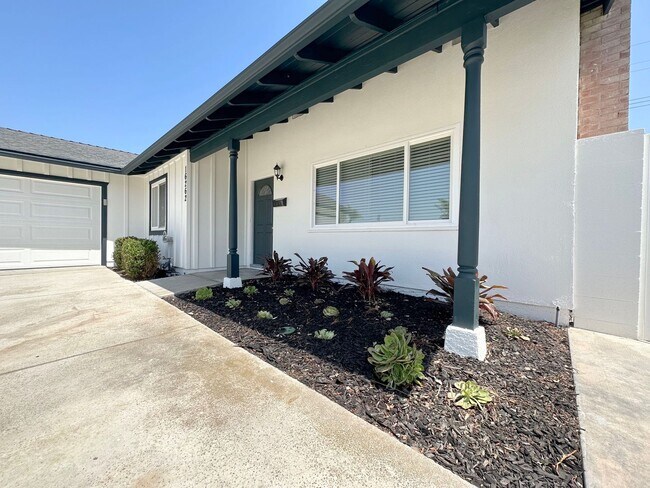Building Photo - Experience the coastal breeze and the quiet charm of Hawaii Lane.