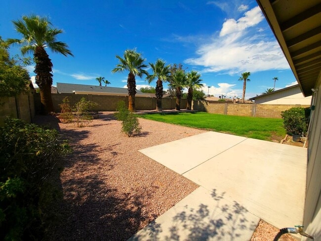 Building Photo - RECENT REMODEL IN AHWATUKEE!