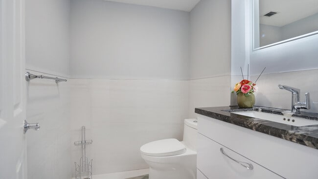 Building Photo - 3550 Galt Ocean Dr