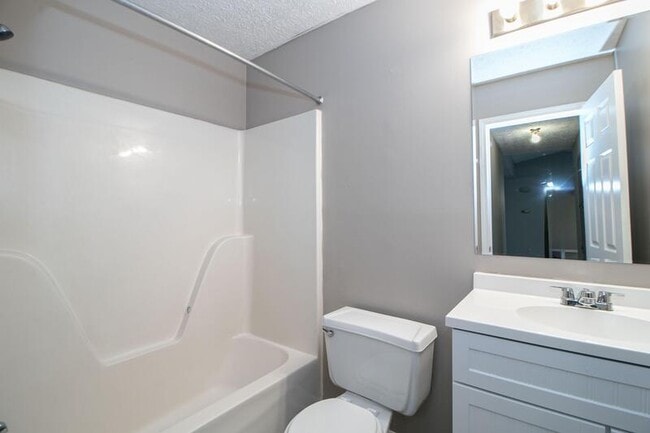 Building Photo - 131 Lillian Dr