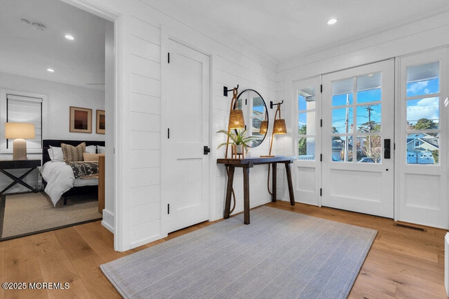 Building Photo - 802 1st Ave