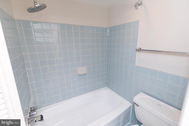 Building Photo - 1420 N St NW