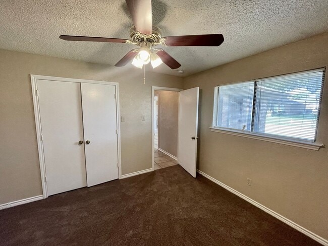 Building Photo - Great Duplex In Glenn Heights