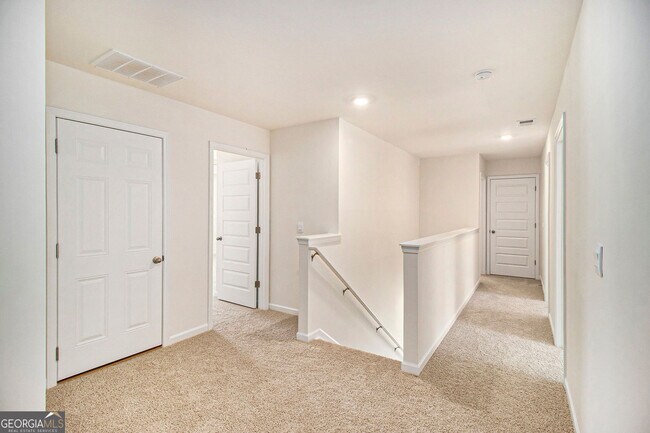 Building Photo - 568 Whitman Ln