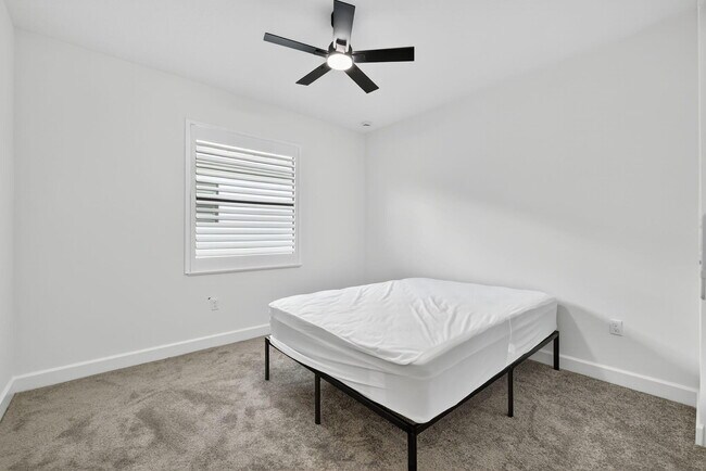 Building Photo - 12347 SW Compass Pt Dr