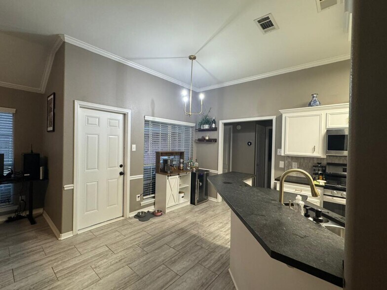 Building Photo - 5307 Meadowsweet Cir