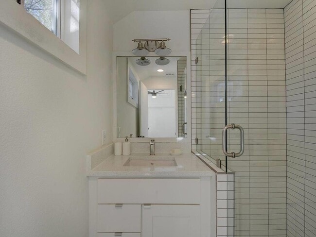 Building Photo - 66 1/2 Navasota St