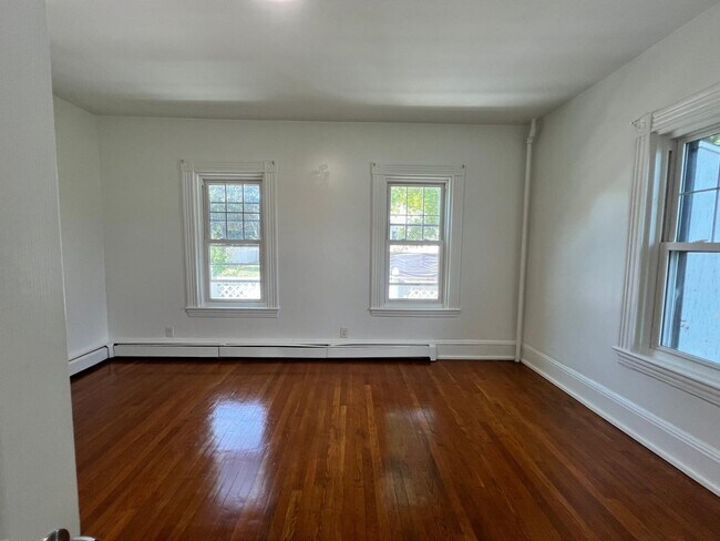 Building Photo - 58 Standish St