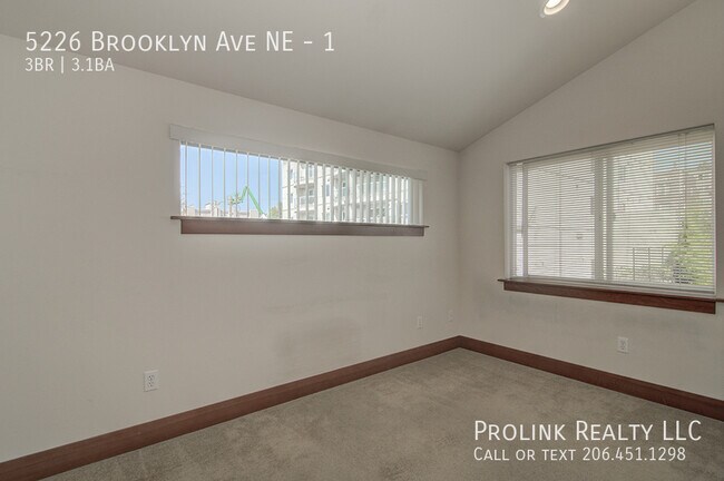 Building Photo - 5226 Brooklyn Ave NE