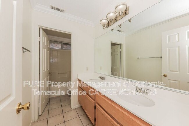 Building Photo - 23641 Groveland Pl