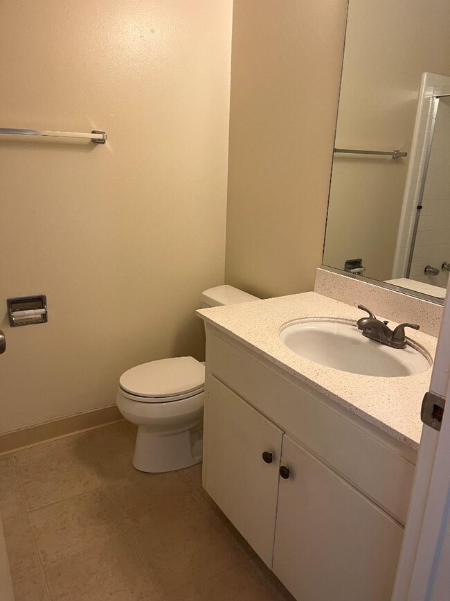 Building Photo - 1281 Juniper Dr