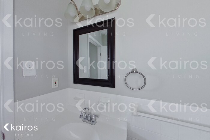 Building Photo - 2543 Pontchartrain Dr