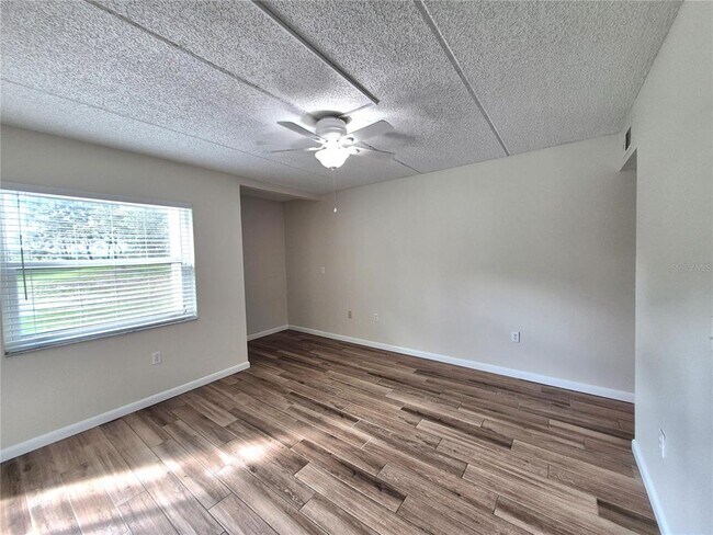 Building Photo - 509 Meadow Ln