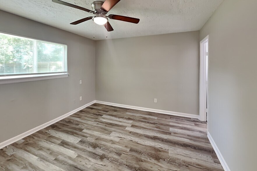Building Photo - 8730 Valley Pond Ct