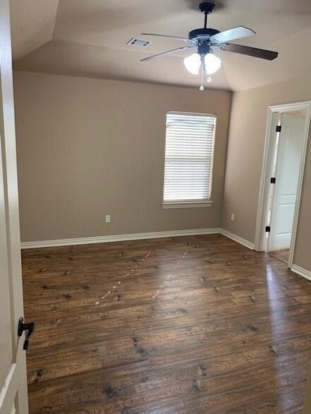 Building Photo - 4057 W Spring House Dr