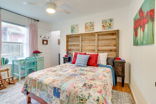 Building Photo - 1208 E 3rd St