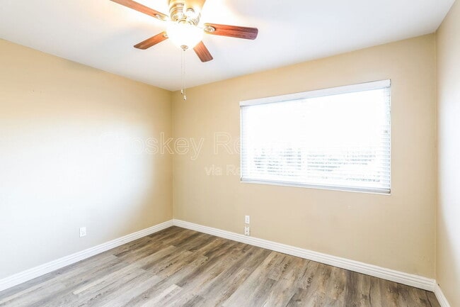 Building Photo - 2412 Pecan St