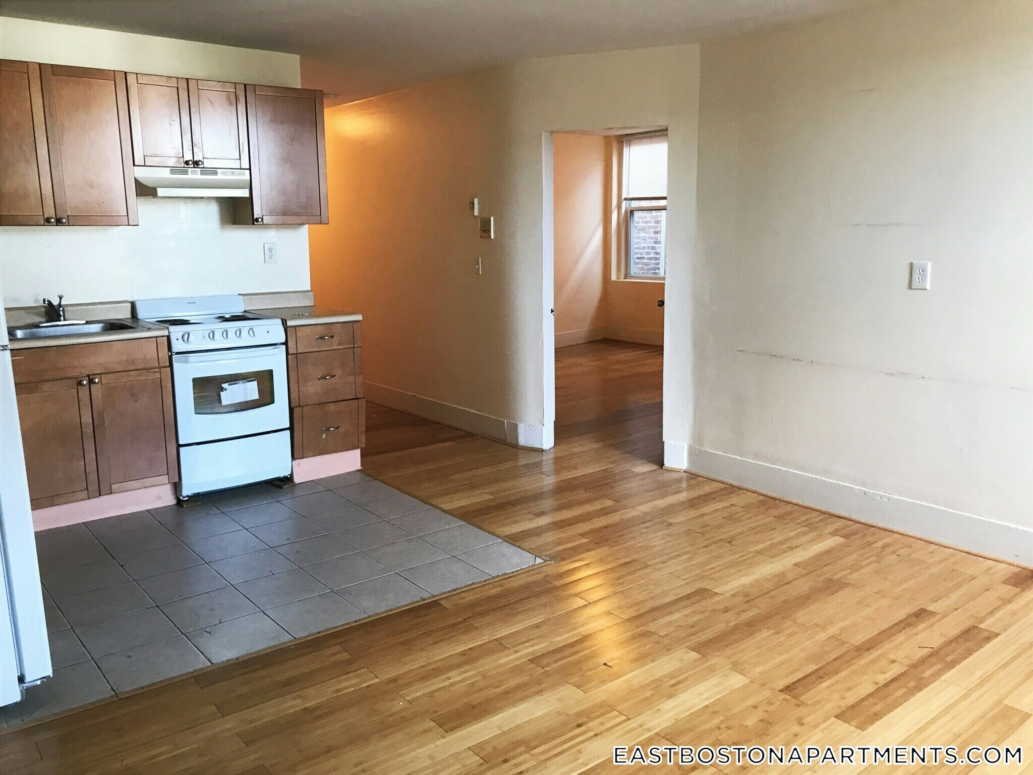 Building Photo - 210 Maverick St