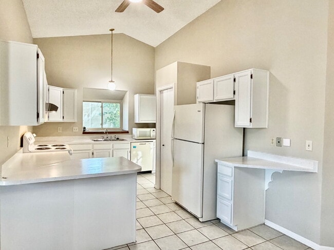Building Photo - Charming Split-Level Oasis on a Quiet Cul-de-Sac Backing to Greenspace. New Carpet, New Paint and...