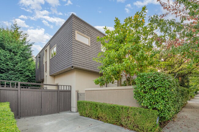 Building Photo - 4115 E Galer St