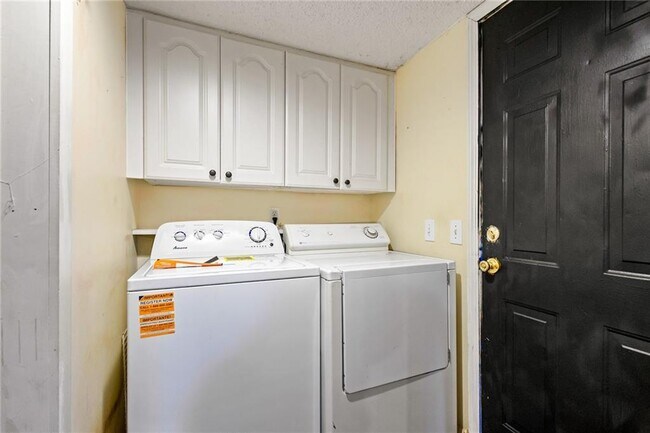 Building Photo - 148 Pine Tree Path