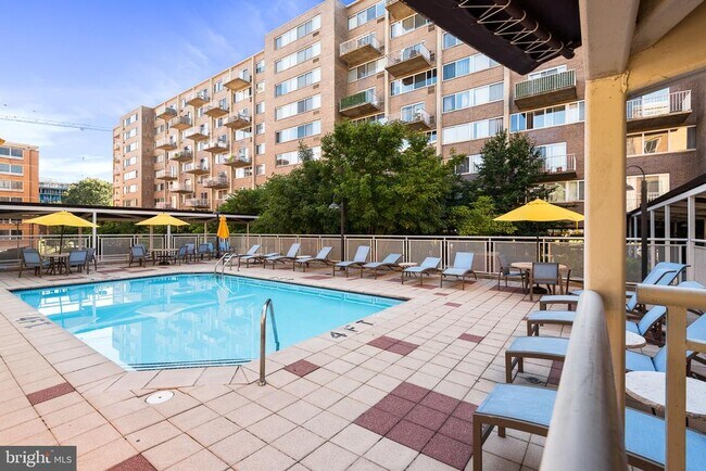 Building Photo - 355 I St SW