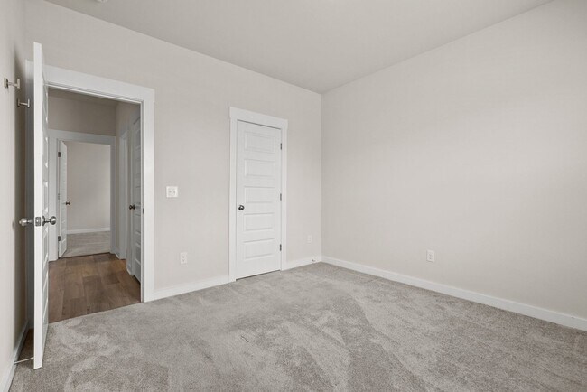 Building Photo - 1145 Ross Farms Blvd