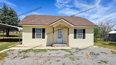 Building Photo - 2 Bedroom Cottage in Clarendon